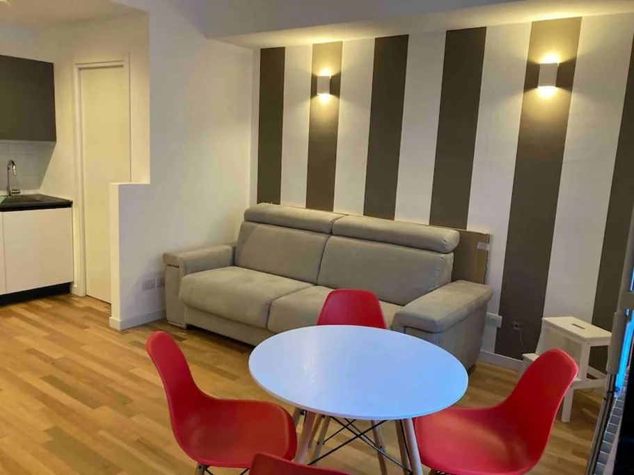 House with 1 Bedroom — Bilocale zona Bocconi-Navigli