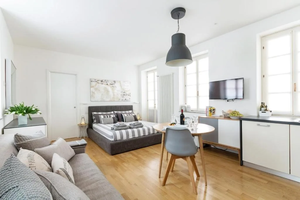 One-Bedroom House — COSY and CHIC to the LAKE