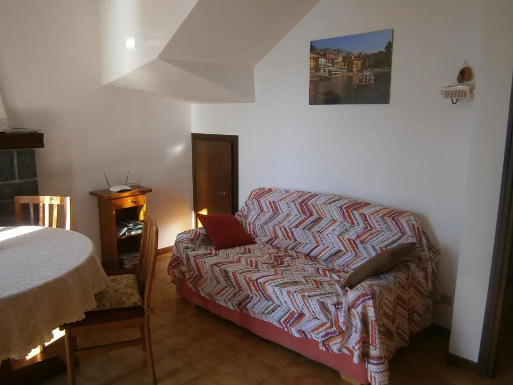 CASA IN RIVA AL LAGO