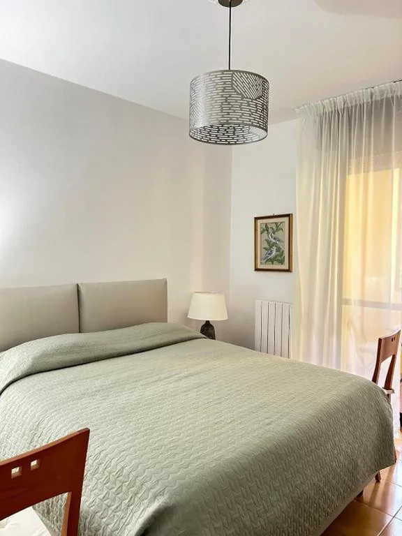 Casa vacanze 1702, con la camera matrimoniale con il bagno privato e un soggiorno comune