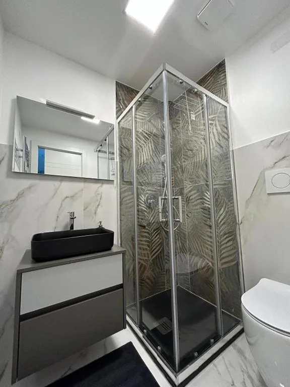Casa vacanze 1702, con la camera matrimoniale con il bagno privato e un soggiorno comune — foto 3