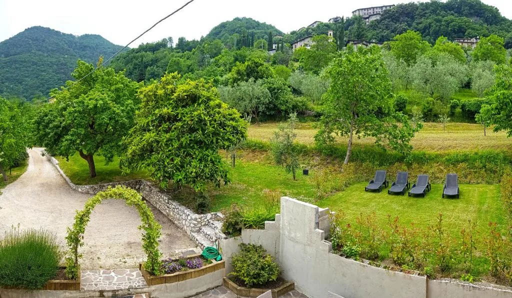 Casa Vacanze — Casa Gina Garden and view by Gardadomusmea