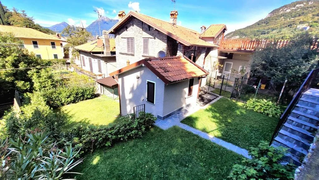 Casa Vacanze — Castello di Vezio in the Village