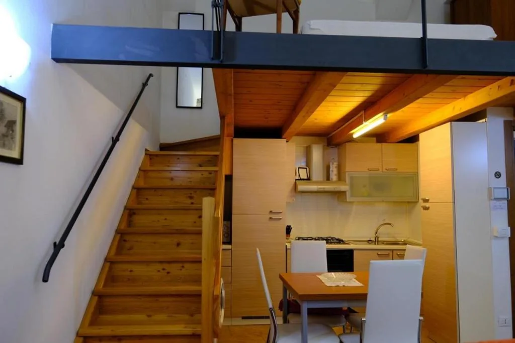 Holiday Home — La casa dei sarti
