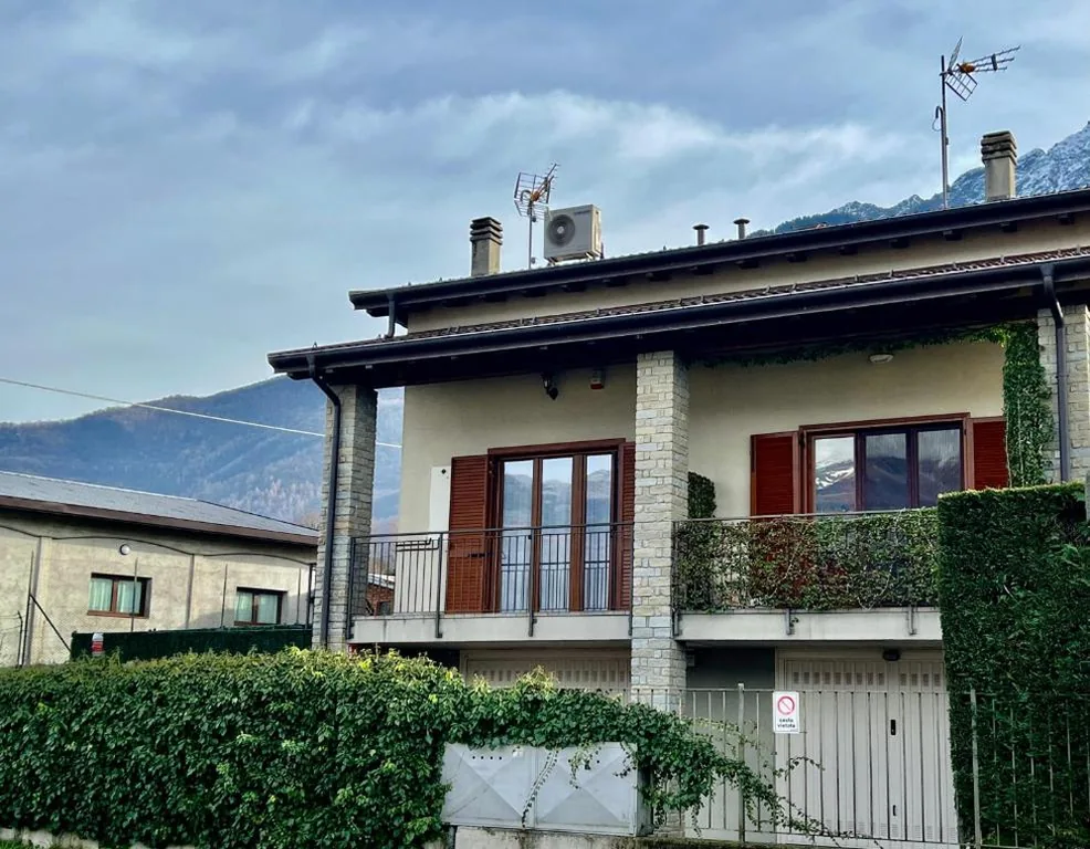 Holiday Home — Sonhozinho House Colico – Lake View with free E-bike