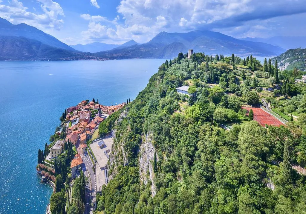 Castello di Vezio in the Village — foto 7