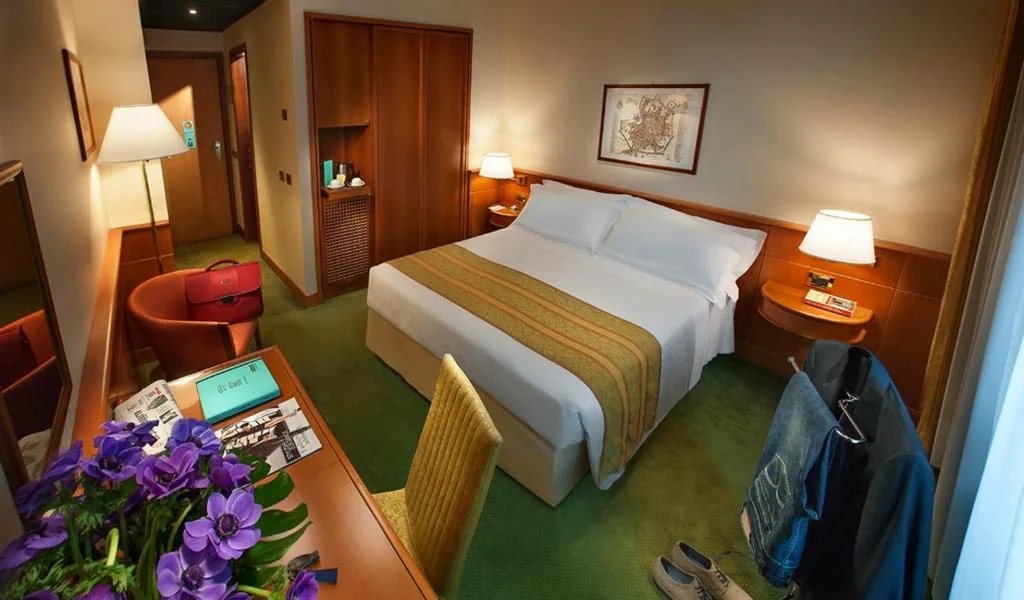 Classic Double Room — Hotel Cavour