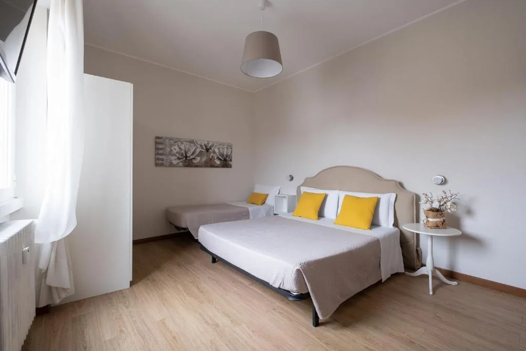 Cute & Cozy rooms train station