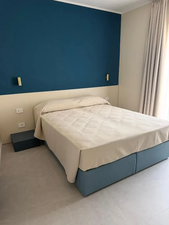 Deluxe Double or Twin Room with Lake View With Air Conditioning — Hotel Residence La Rotonda