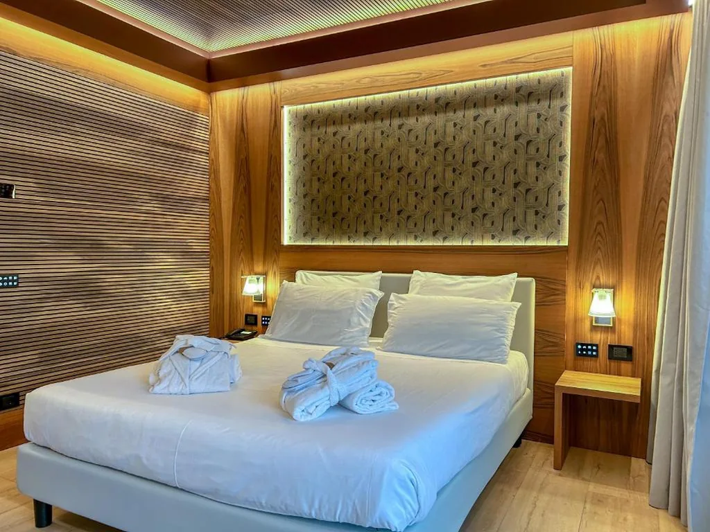 Deluxe Room with Balcony - Second Floor — Alevic Hotel Sirmione