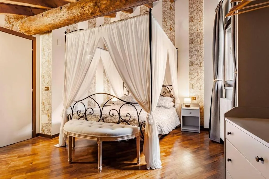Design Villa with parking Navigli Milan sleeps5