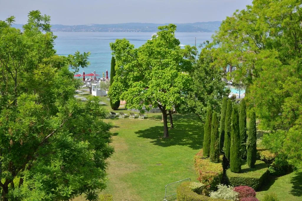 Double Room + Single Room with Connecting Balcony and Patrial Lake View — Hotel Luna