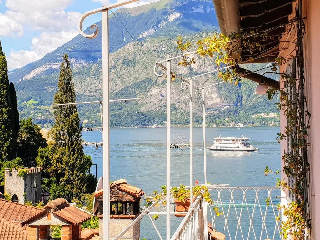 Downtown Varenna – Historic Centre by villavistalago