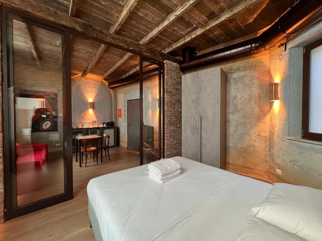 Emme Loft I Orange Moon – Vibrant Modern Luxury Loft Milan
