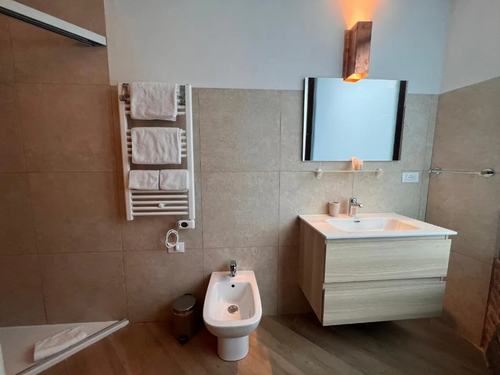 Emme Loft I Orange Moon – Vibrant Modern Luxury Loft Milan — foto 8