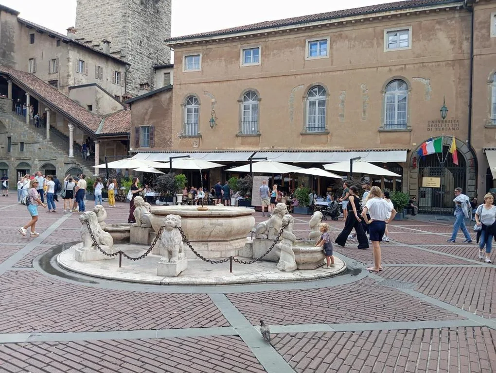 Emy & Lu Casa Vacanze appartamento storico Città Alta — foto 5