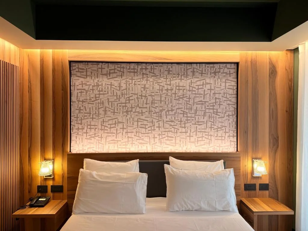 Executive Double Room with Balcony and Partial Lake View — Alevic Hotel Sirmione