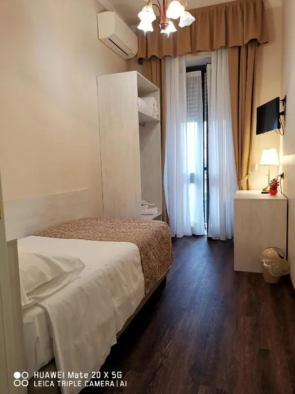 Guesthouse Central Station Group – Via Sammartini 15 — foto 7