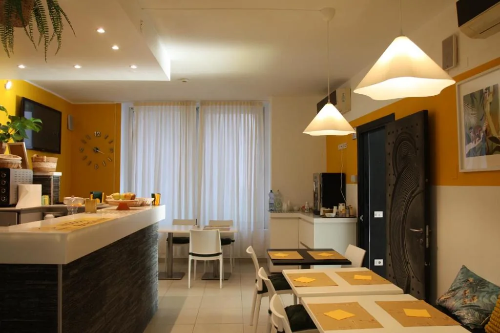 Happy Hotel Atelier Gardone Vittoriale — foto 4