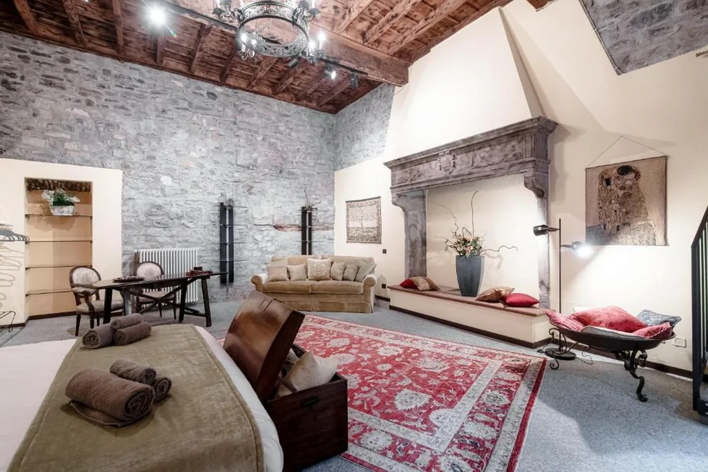 Historical Suites by “The House Of Travelers”
