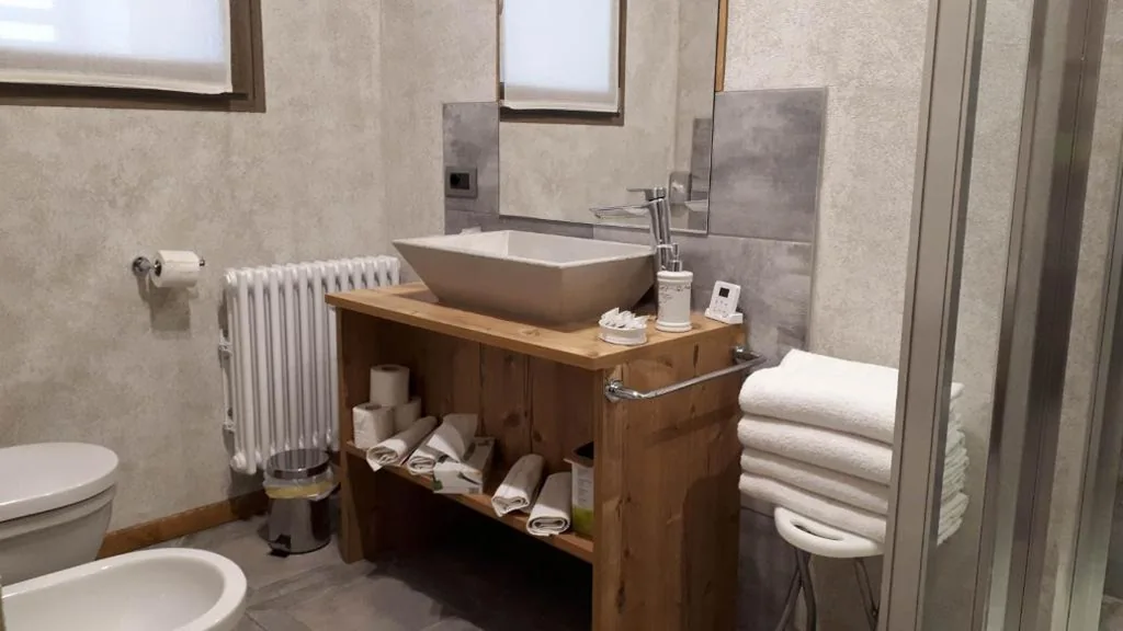 Hotel Bed & Rooms , Corte Rossa -1 Min Walk To Bernina Express — foto 3