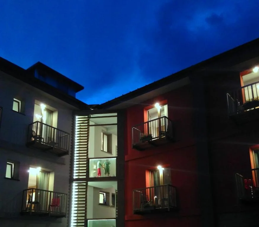 Hotel Bed & Rooms , Corte Rossa -1 Min Walk To Bernina Express — foto 4