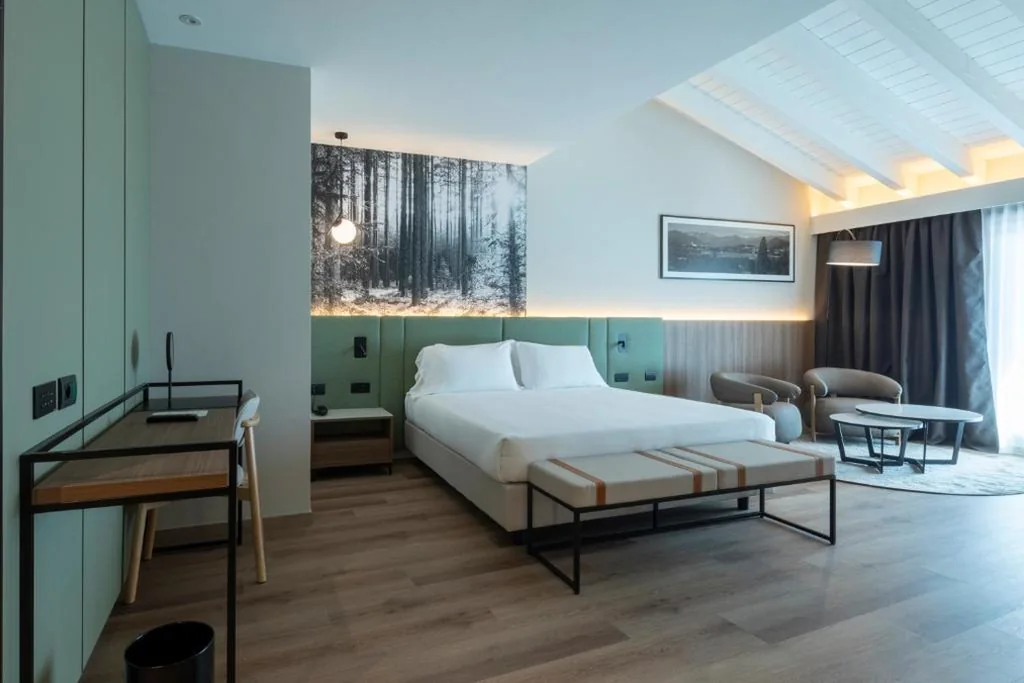 Junior Queen Suite with Sofa Bed and Balcony - Free Spa Access — Hotel Horizon Wellness & Spa Resort – Best Western Signature Collection