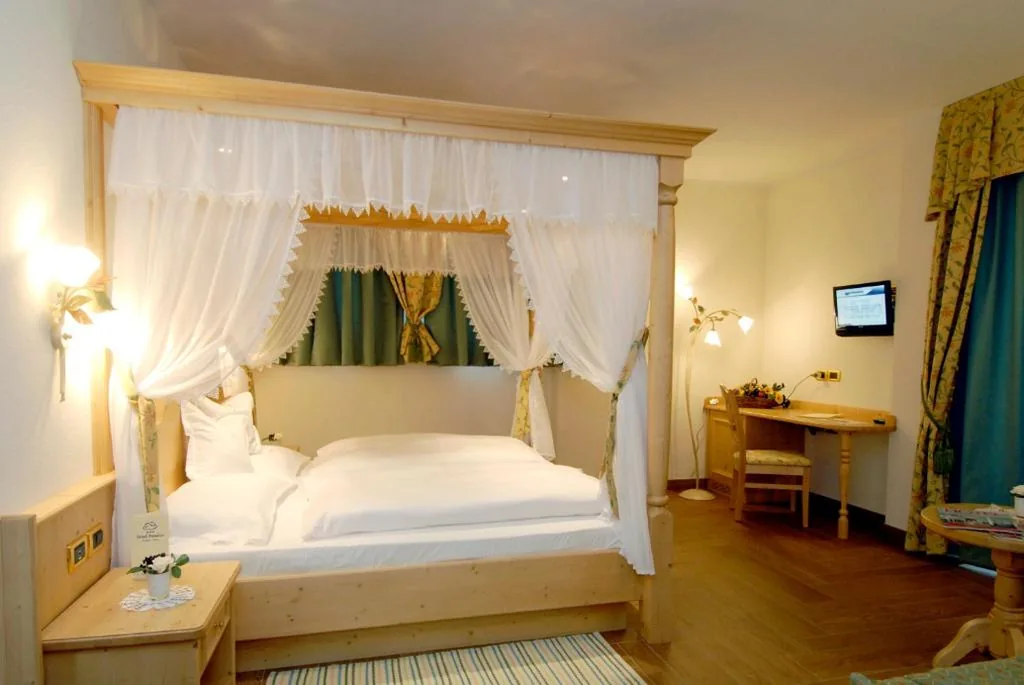 Junior Suite Chalet with Terrace — Paradise Lodge