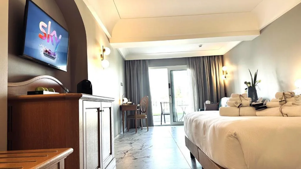 Junior Suite with Spa Access — Palace Hotel Desenzano