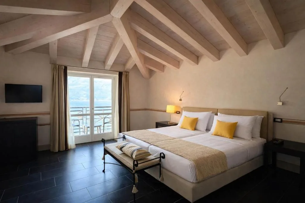 Junior Suite with Balcony — Boutique Hotel Bogliaco