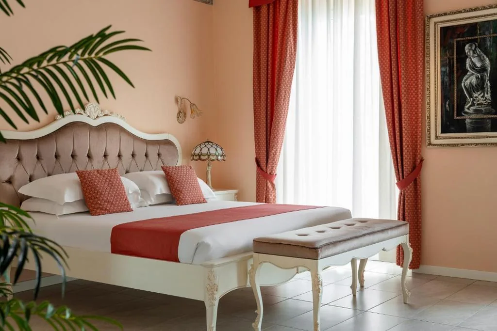 Junior Suite with Balcony and Lake View — Hotel Mayer & Splendid – Wellness and Spa