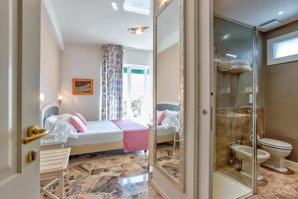 Junior Suite con Balcone e Vista Lago — Hotel Villa Europa