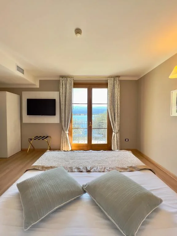 Junior Suite con Balcone e Vista Lago — Hotel Villa Maria Au Lac – Gruppo Estella Hotels