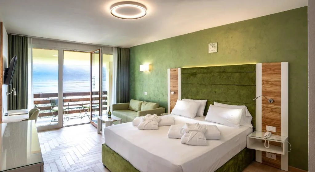 Junior Suite with Balcony — Hotel Caravel