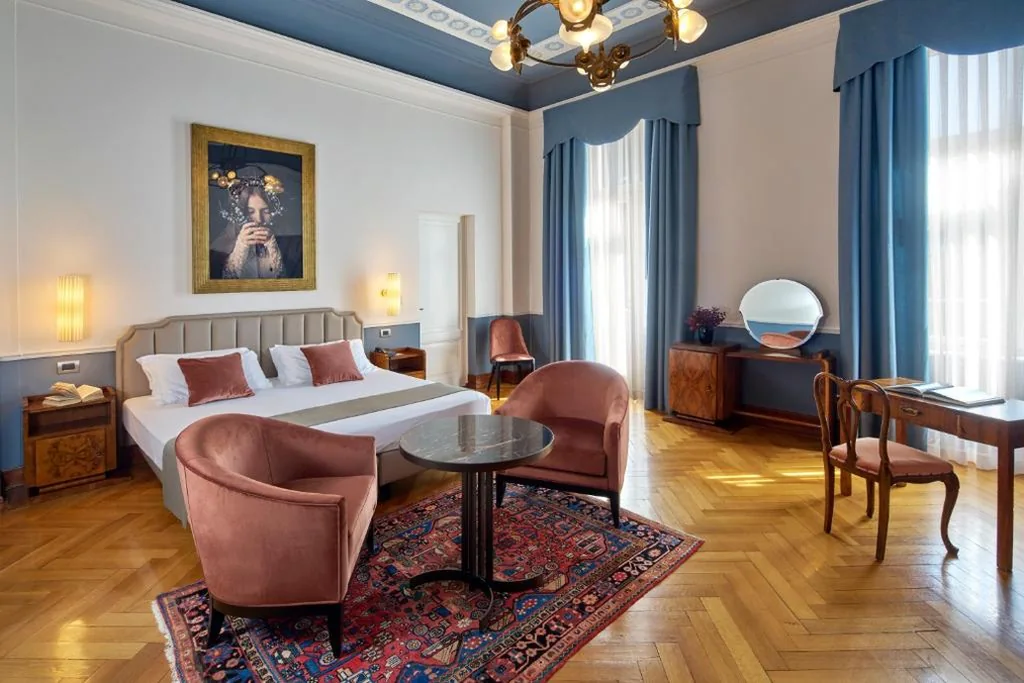Junior Suite with Terrace and Lake View — Hotel Villa Del Sogno