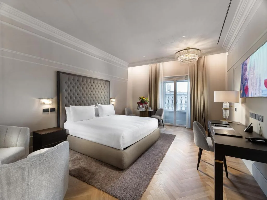 Junior Suite con Vista Duomo — The Glamore Milano Duomo