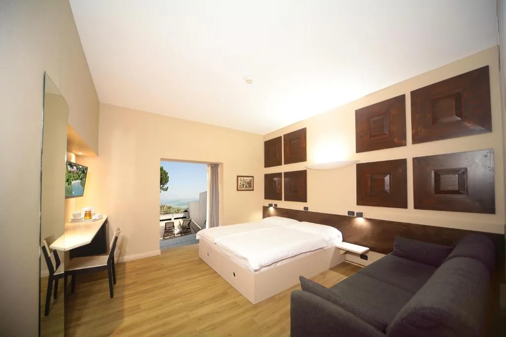 Junior Suite with Lake View — Hotel La Paül