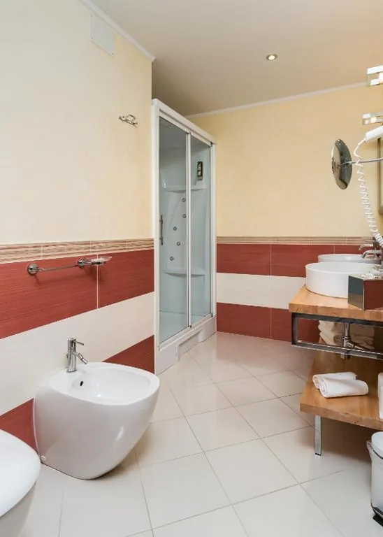 Junior Suite with Lake View — Hotel Villa Capri