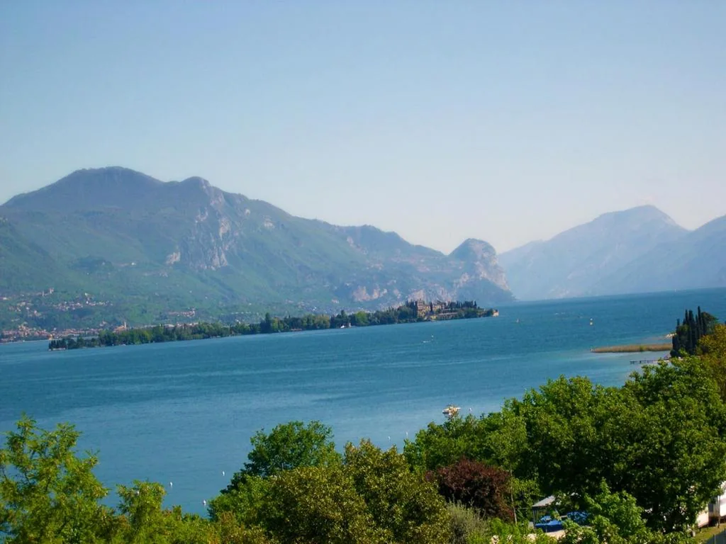 Junior Suite with Lake View — Residence Miralago Rooms & Apartments
