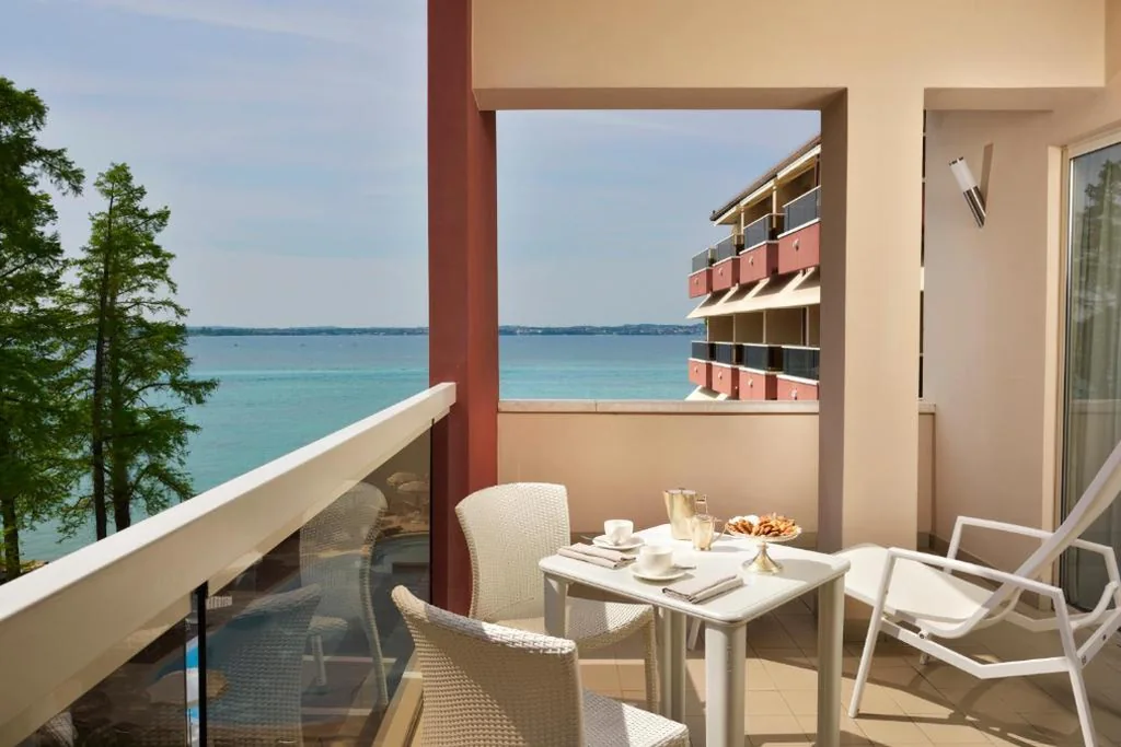 Junior Suite with Pool View and Spa Access — Hotel Continental Wellness & Spa
