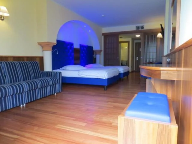 Junior Suite Deluxe with Terrace — Hotel Alexander