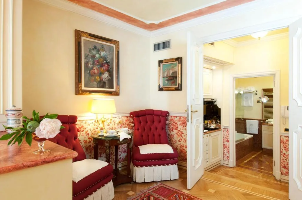 Deluxe Junior Suite — Petit Palais Hotel De Charme