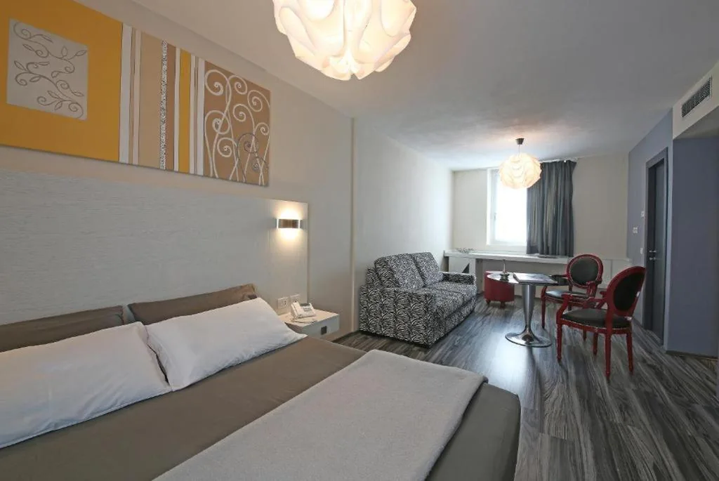 Family Junior Suite — Happy Hotel Atelier Gardone Vittoriale