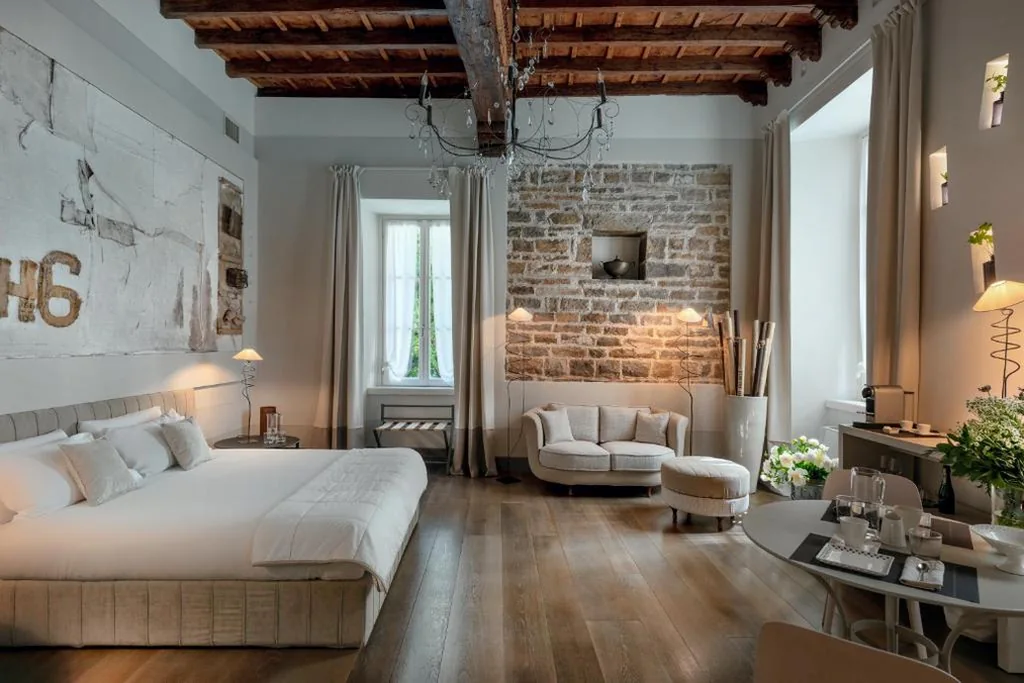 Junior Suite — GombitHotel