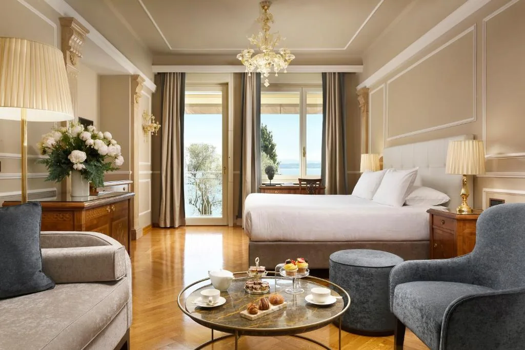 Junior Suite Lake View with Balcony — Villa Cortine Palace Relais Chateaux