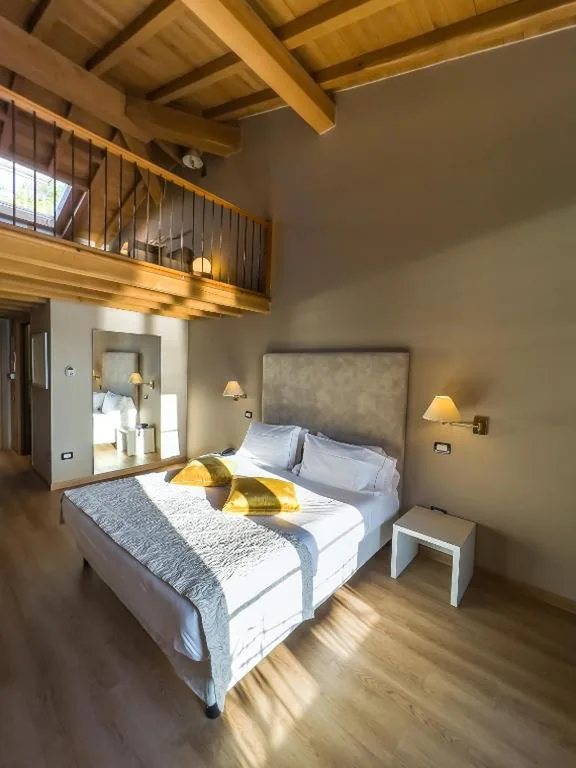 Junior Suite with Garden View - Split Level — Hotel Villa Maria Au Lac – Gruppo Estella Hotels