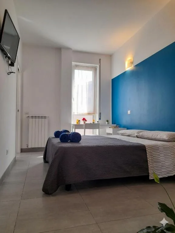 -L’ Oasi Del Turista, Room 5- CENTRAL STATION private external bathroom