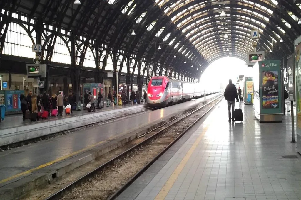 -L’ Oasi Del Turista, Room 5- CENTRAL STATION private external bathroom — foto 8