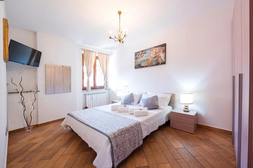 La Corte Rooms and Home Restaurant – free parking – 10 minutes to the lake and centre