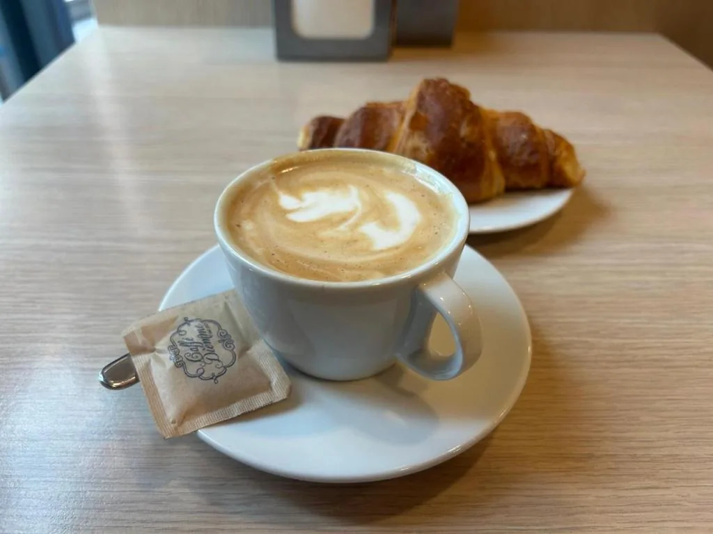 La Corte Rooms and Home Restaurant – free parking – 10 minutes to the lake and centre — foto 3